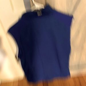 Like new Mens vineyard Vines vest!